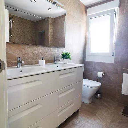 Lujoso ático Entre 2 Playas Con Garaje, Terraza, Vistas Y Wifi