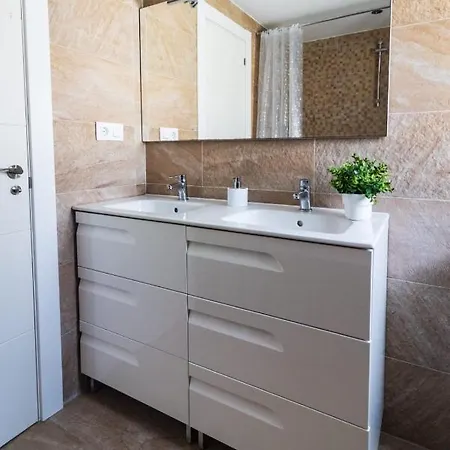 Apartamento Lujoso ático Entre 2 Playas Con Garaje, Terraza, Vistas Y Wifi