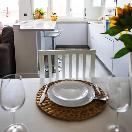 Apartamento Lujoso ático Entre 2 Playas Con Garaje, Terraza, Vistas Y Wifi Gijón