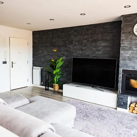 Apartamento Lujoso ático Entre 2 Playas Con Garaje, Terraza, Vistas Y Wifi *