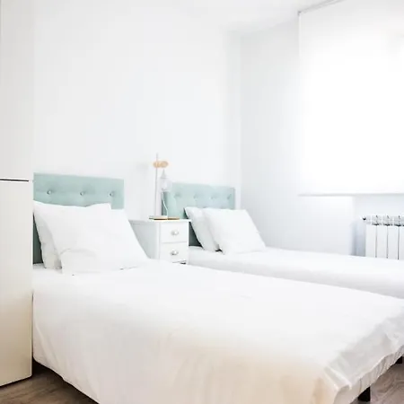 Apartamento Lujoso ático Entre 2 Playas Con Garaje, Terraza, Vistas Y Wifi Gijón