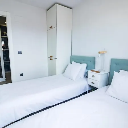 Lujoso ático Entre 2 Playas Con Garaje, Terraza, Vistas Y Wifi *