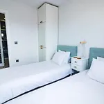 Lujoso Atico Entre 2 Playas Con Garaje, Terraza, Vistas Y Wifi *